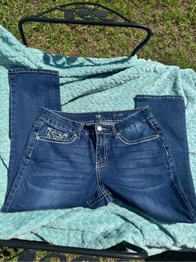 No Boundaries Dark Wash Women's Capri Jeans - Blue